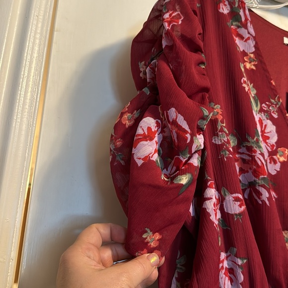 Maurice's size women's XL red floral blouse, gathered at the waste NWT - Picture 5 of 6